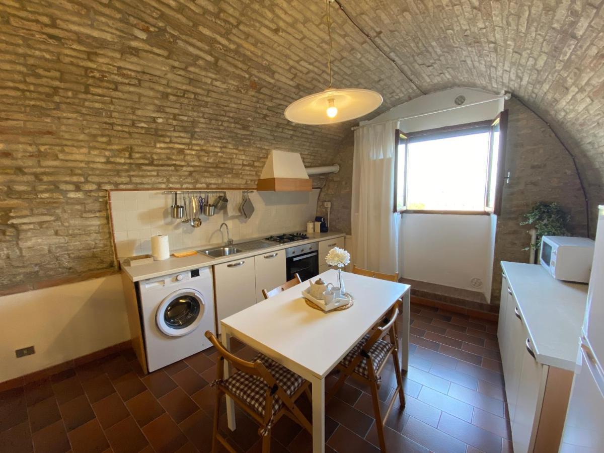サン・ジミニャーノLa Casa Dei Ricordiアパートメント エクステリア 写真