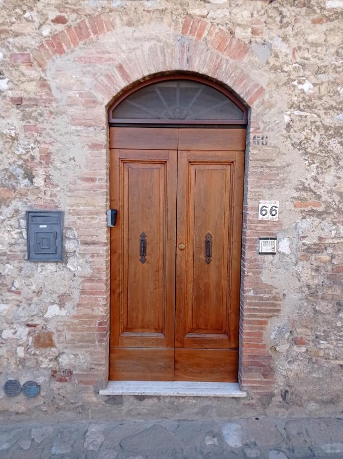サン・ジミニャーノLa Casa Dei Ricordiアパートメント エクステリア 写真